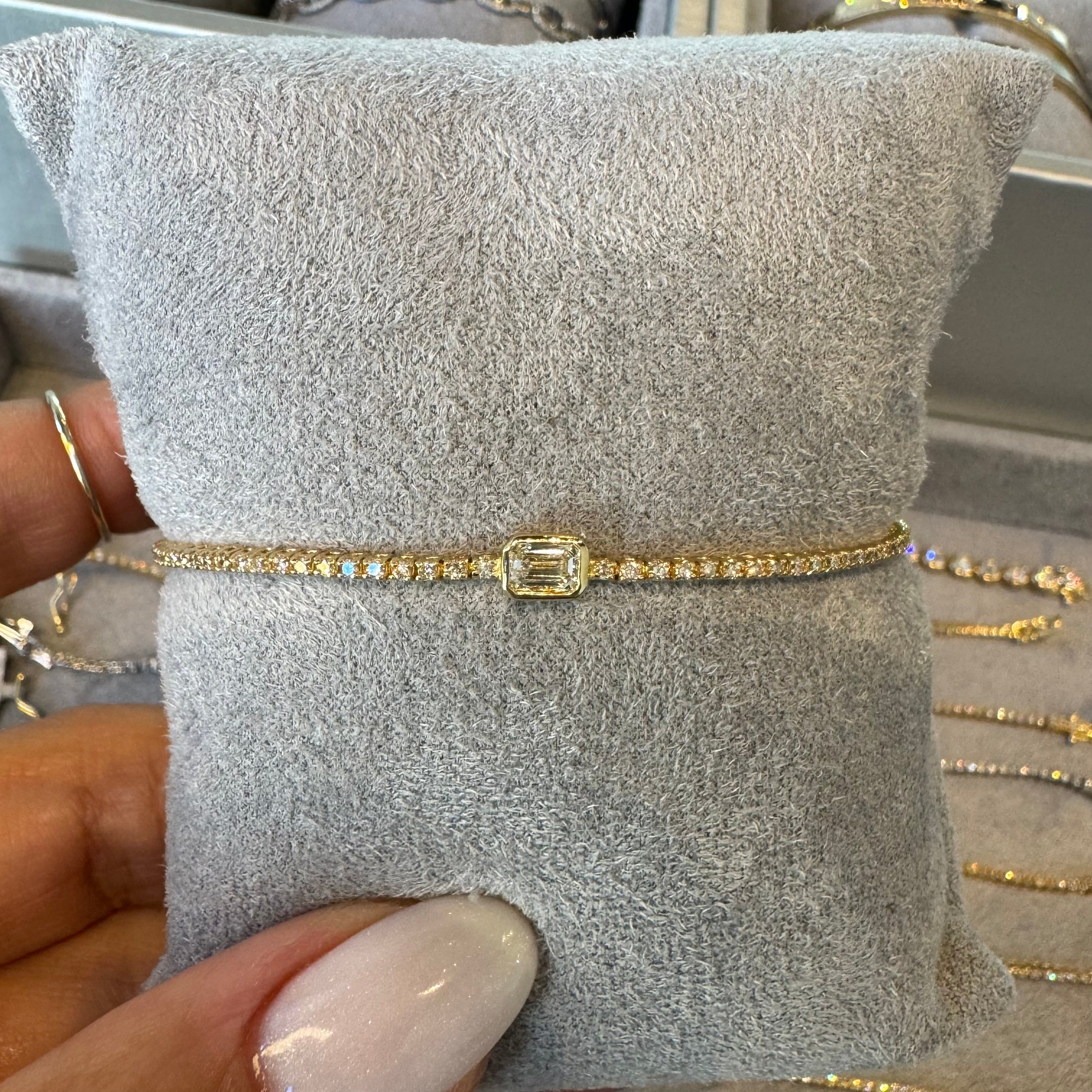 Bezeled Center Diamond Tennis Bracelet