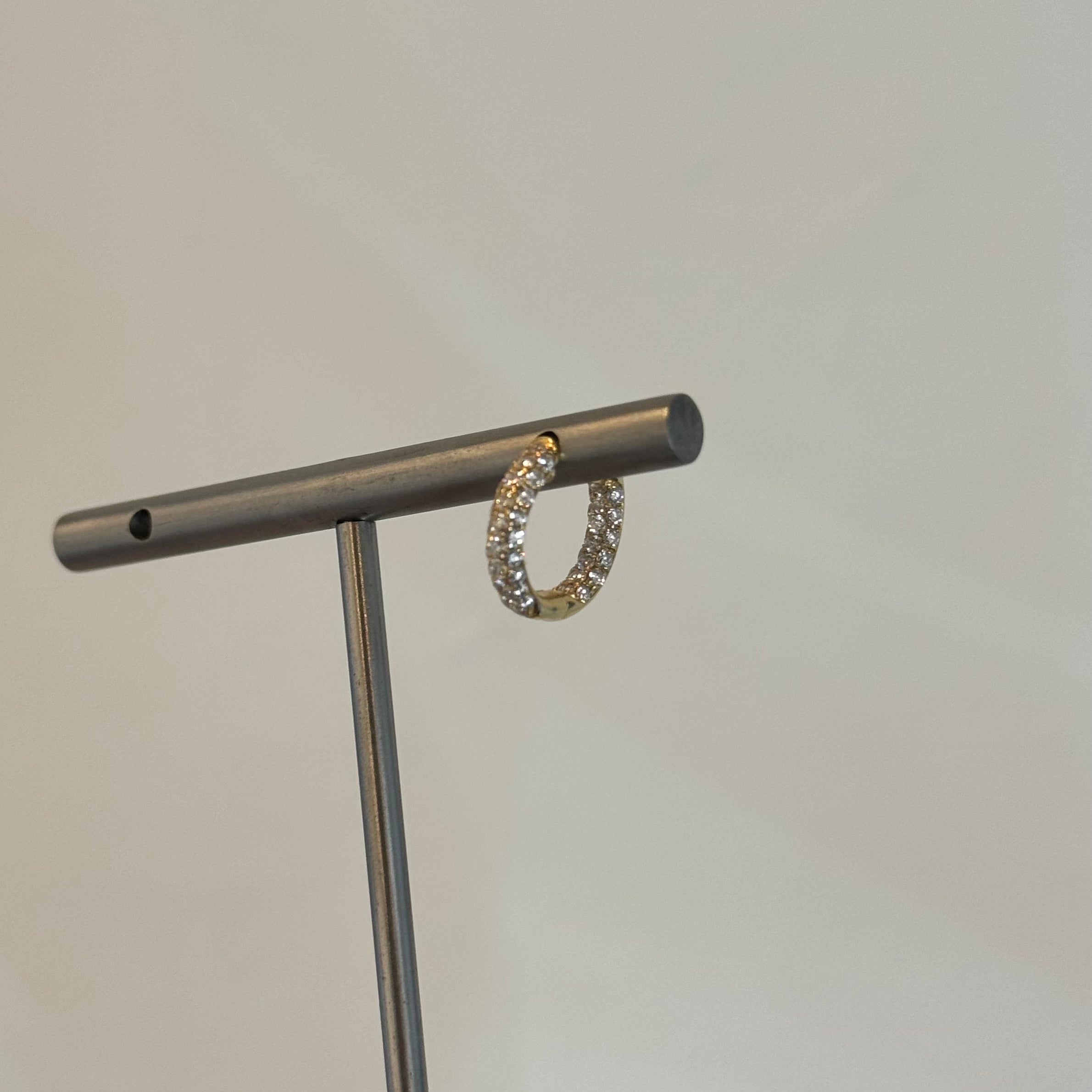 18k In & Out 3 row Huggie