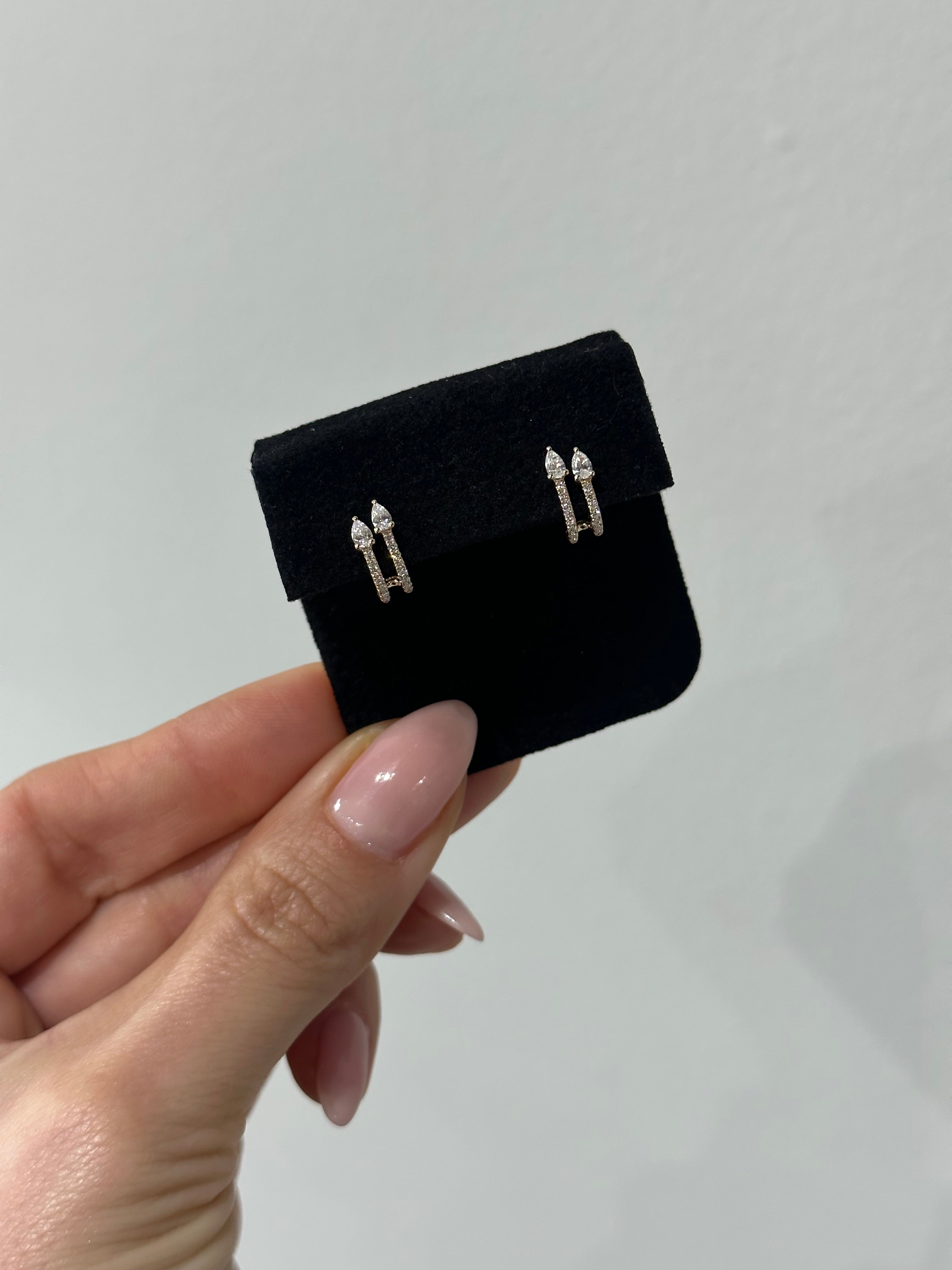 Double Diamond Pear Huggies