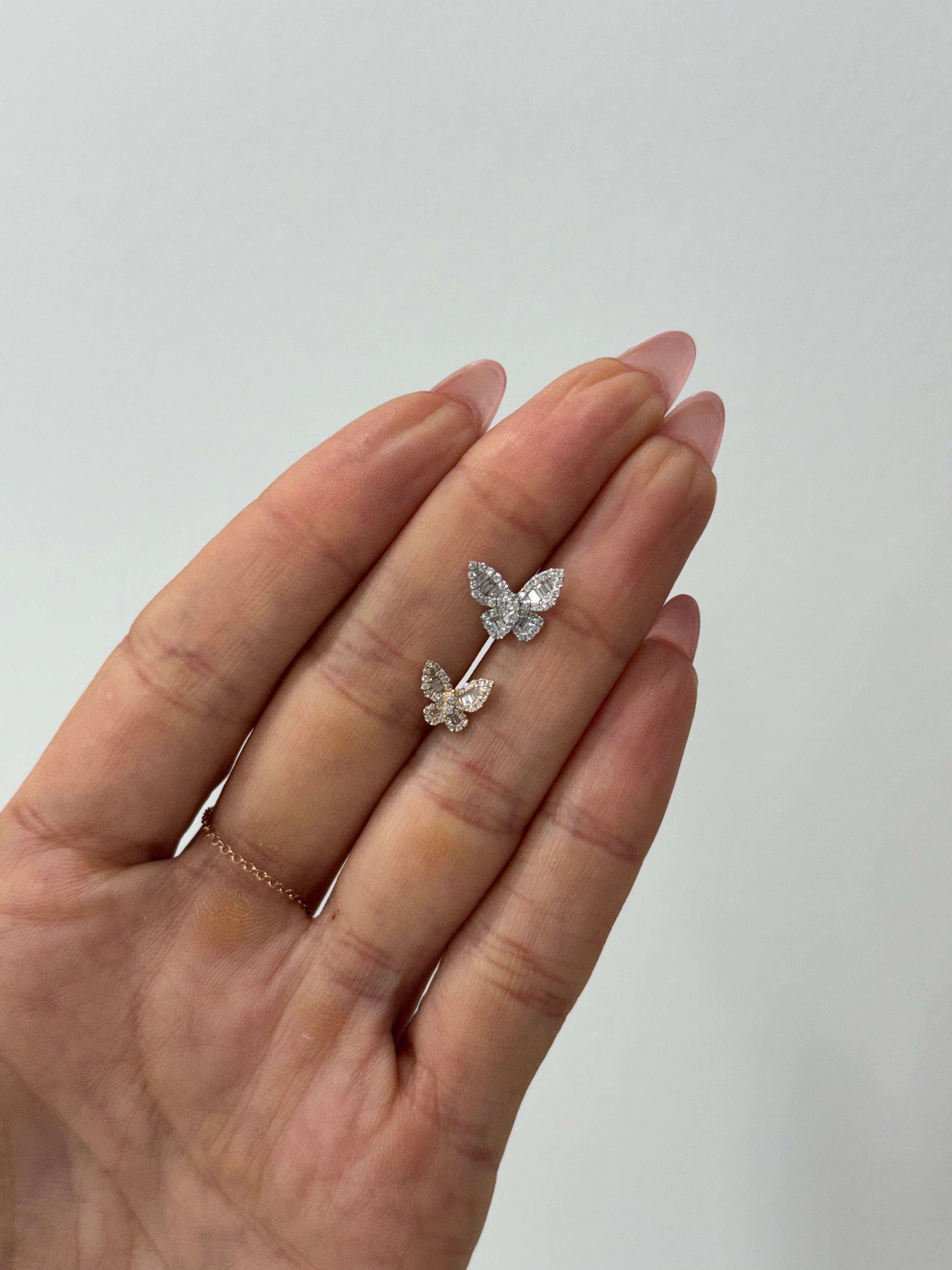 Medium in white gold Small model in yellow gold 