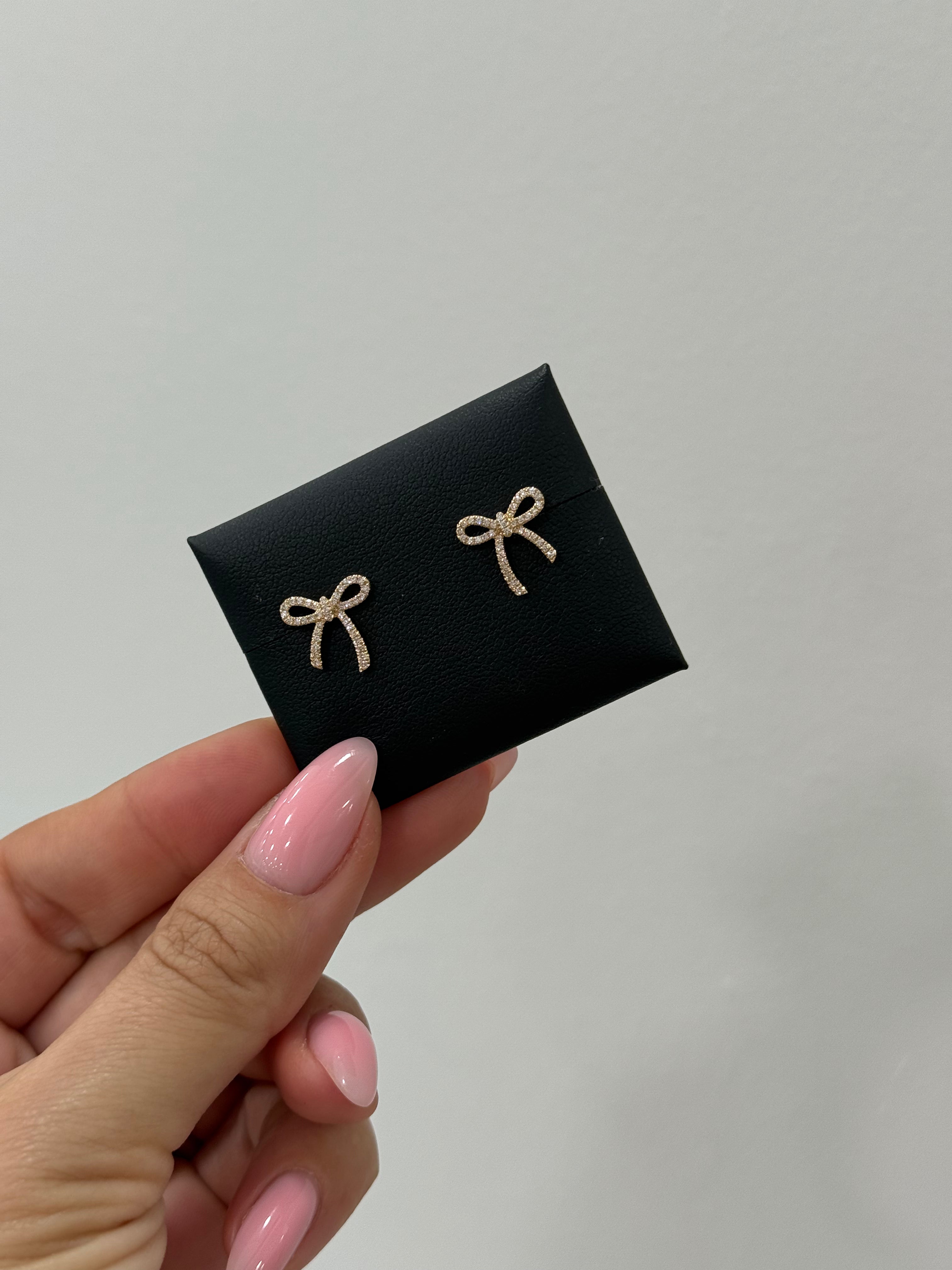 Large Bow Stud