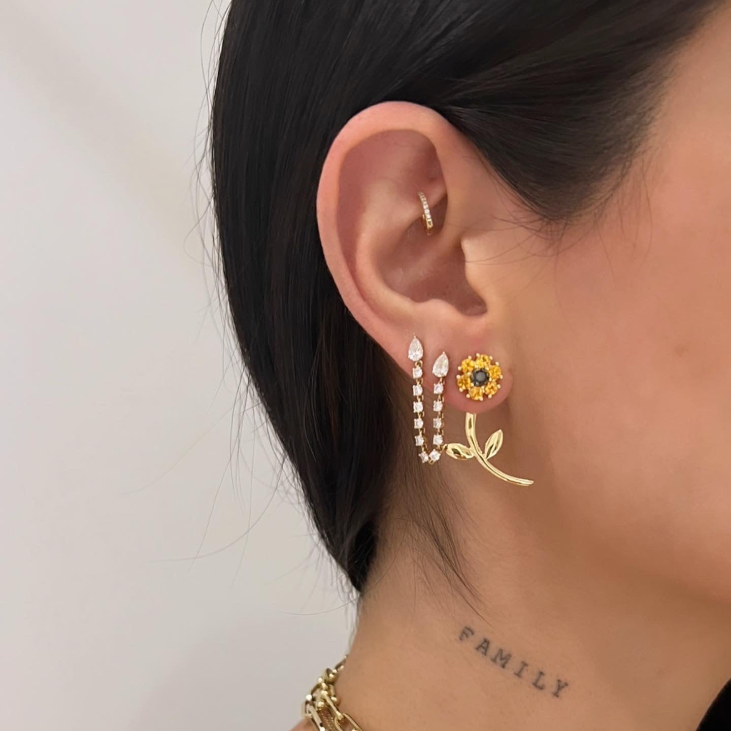 18k Gold Divine Flower Earring